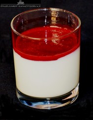 Bayrisch Creme mit Himbeeren im Tumbler