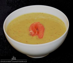 Kartoffelcremesuppe mit Räucherlachsstreifen